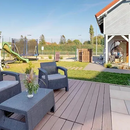 In With Heated Swimming Pool Feriehus