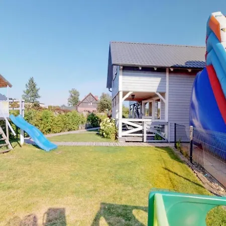 In With Heated Swimming Pool Feriehus Karwia